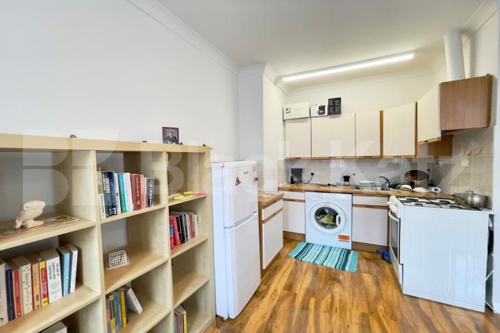 Superbly located & recently redecorated one bedroomed apartment  Borough High Street, Borough